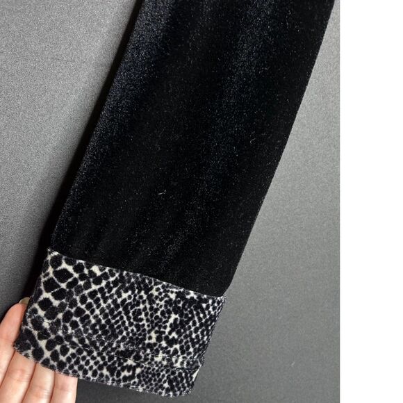 Women's Vintage Black Velvet Boat Neck Pendant Animal Print Holiday NYE Blouse - Picture 3 of 6